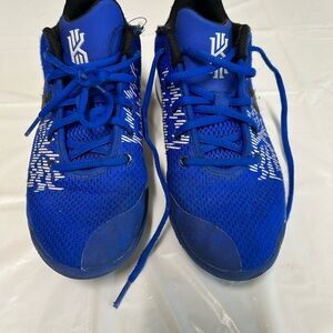 Nike Kyrie Irving Flytrap II basketball shoes